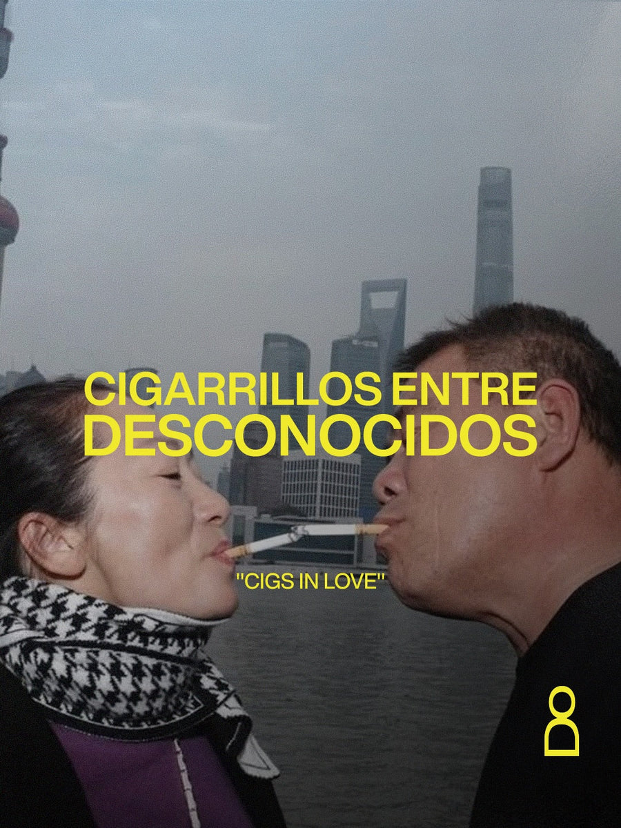 un cigarrillo pasa de una mano a otra y, durante unos minutos, cambia la di...