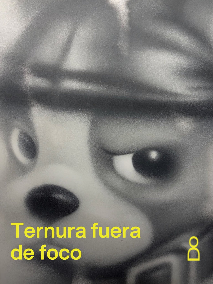 Hay algo tierno en la forma en que estas imágenes tratan lo familiar. Un pe...